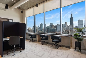 1050 W Van Buren St in Chicago, IL - Foto de edificio - Building Photo