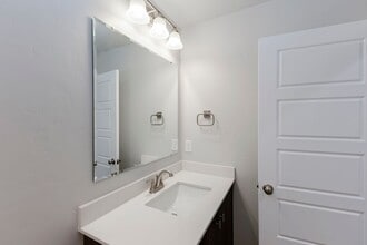 12262 W Barrington Dr in Nampa, ID - Foto de edificio - Building Photo