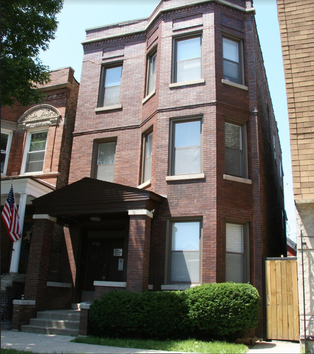 3702 S Wolcott Ave in Chicago, IL - Building Photo