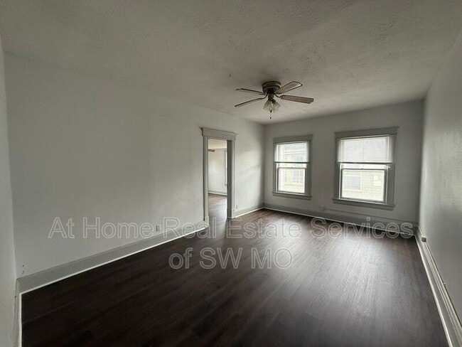 property at 1021 E Walnut St