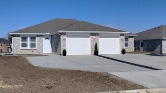 1505 Coventry Ct in Warrensburg, MO - Building Photo