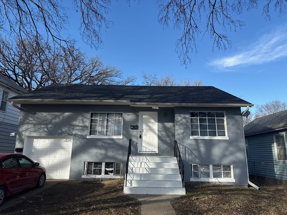 220 W 9th St in Junction City, KS - Building Photo