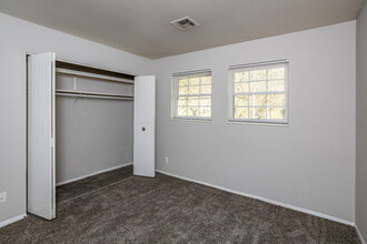 Arbors in Evansville, IN - Building Photo - Interior Photo