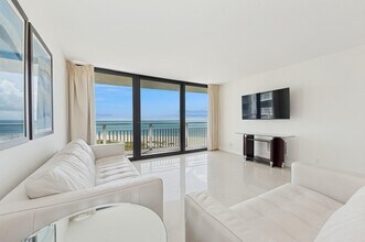 3000 N Ocean Dr in West Palm Beach, FL - Building Photo - Building Photo