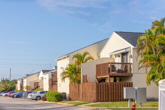 Eden Place Condominiums in West Palm Beach, FL - Building Photo - Building Photo