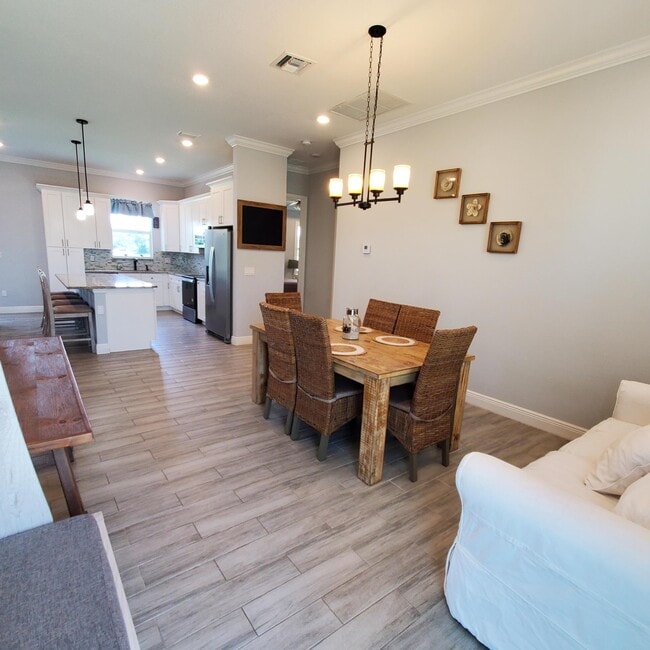 2161 SE Sunflower St in Port St. Lucie, FL - Building Photo - Building Photo