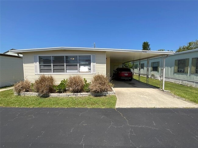 property at 10928 Poplar St NE
