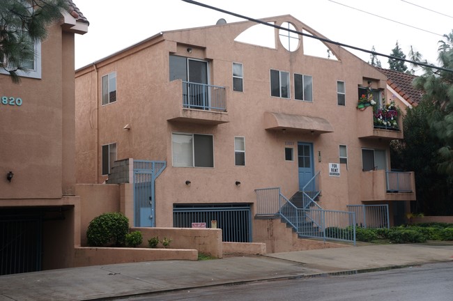 21826 Saticoy St in Canoga Park, CA - Building Photo - Building Photo