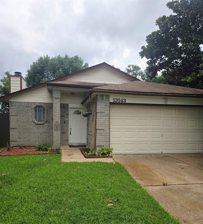 property at 13143 Pebblewalk Cir N