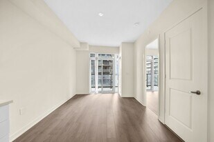 38 Annie Craig Dr in Toronto, ON - Building Photo