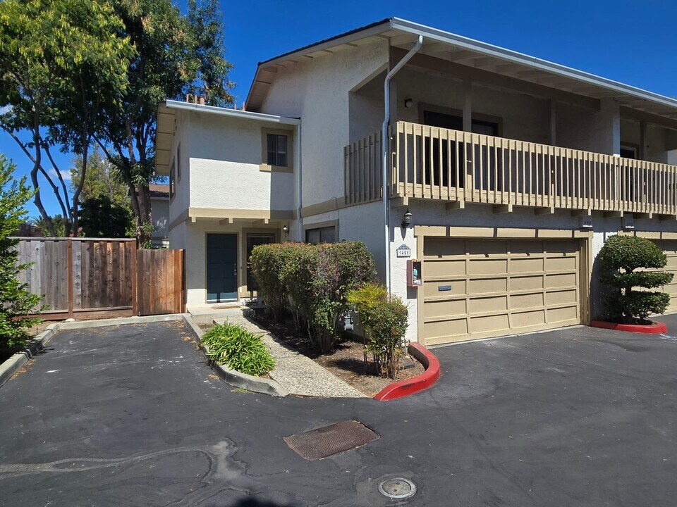 3451 Homestead Rd in Santa Clara, CA - Building Photo