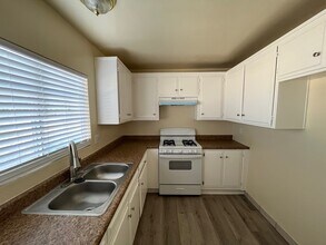 7819 Walpole Ave, Unit 7819 in California City, CA - Building Photo - Building Photo