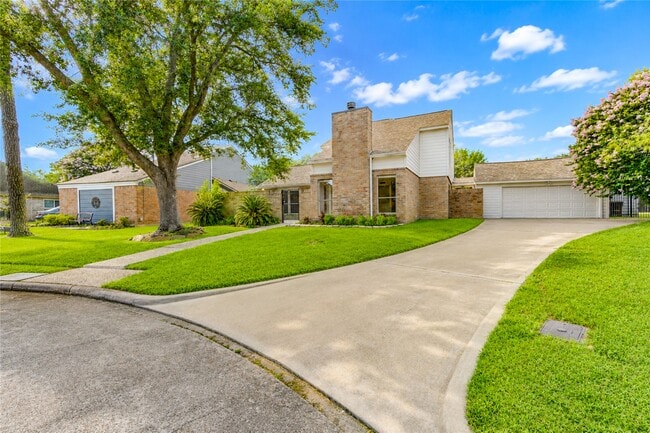 property at 20206 Lake Sherwood Dr