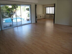 13203 Moorpark St, Unit 1 in Sherman Oaks, CA - Building Photo - Building Photo