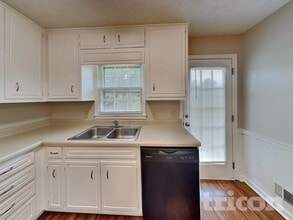 414 Breezy Dr SW in Marietta, GA - Building Photo - Building Photo