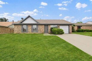 3826 Jewel St in Garland, TX - Building Photo