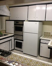 421 Mavis Dr in Los Angeles, CA - Foto de edificio - Building Photo