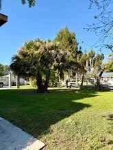 160 N Lakeview Dr, Unit #1 in Haines City, FL - Foto de edificio - Building Photo