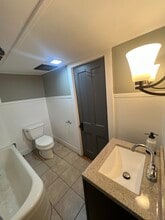 235 Main St, Unit 235C in Durham, CT - Foto de edificio - Building Photo