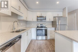 86 Erbsville Ct in Waterloo, ON - Building Photo - Building Photo