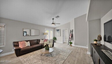 15442 N 86th Ln in Peoria, AZ - Foto de edificio - Building Photo