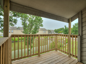 Shoreline Apartments in Tulsa, OK - Foto de edificio - Building Photo