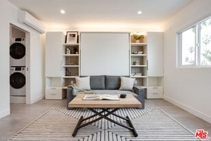 1313 Ocean Front Walk in Los Angeles, CA - Building Photo