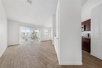 2520 Woodgate Blvd in Orlando, FL - Building Photo - Building Photo