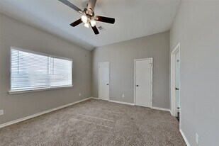 22723 W Waterlake in Richmond, TX - Building Photo