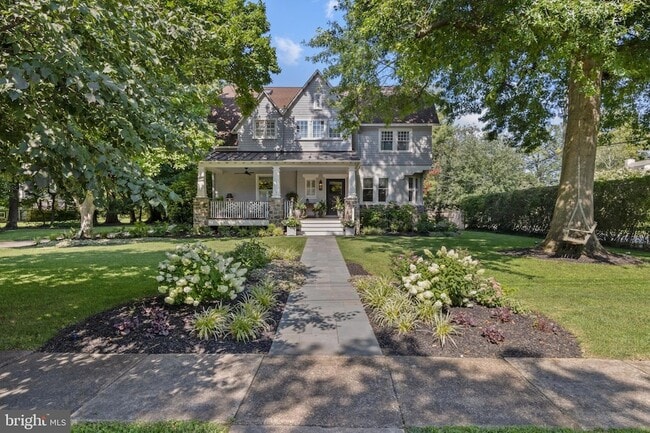 401 Chestnut Ln