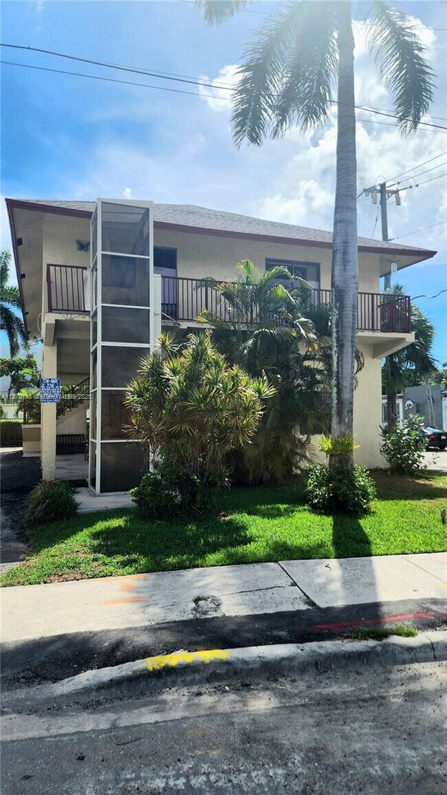 513 S Ocean Dr in Hollywood, FL - Building Photo - Building Photo