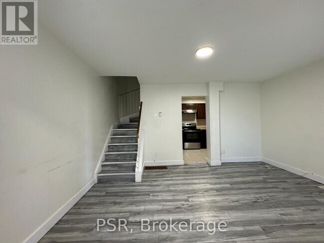 2 Blackthorn Ave in Toronto, ON - Building Photo - Building Photo