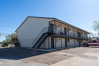 1910 E Crest Dr in Waco, TX - Building Photo - Building Photo