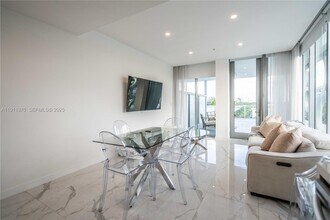 8425 Crespi Blvd in Miami Beach, FL - Building Photo - Building Photo
