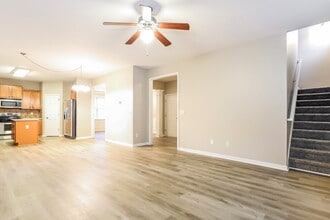 85 Lakeshore Pkwy in Newnan, GA - Building Photo - Building Photo