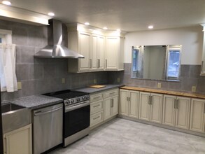 2942 Illinois Ave in Colorado Springs, CO - Foto de edificio - Building Photo