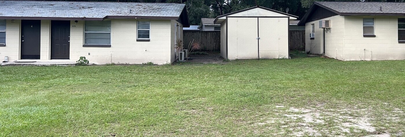 8129 Cass Rd in Zephyrhills, FL - Building Photo