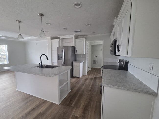 7411 43rd Way N in Riviera Beach, FL - Building Photo - Building Photo