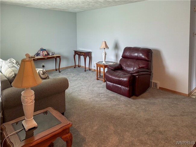 25 Trudy Ln in Cheektowaga, NY - Building Photo - Building Photo