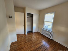 27 Pershing Ave in Stamford, CT - Building Photo - Building Photo