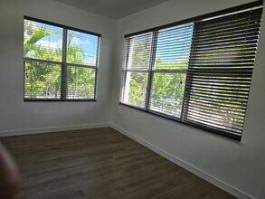 1000 SW 12th Ct, Unit 3 in Miami, FL - Building Photo - Building Photo