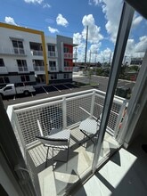 725 E 23rd St, Unit B2 in Hialeah, FL - Building Photo - Building Photo