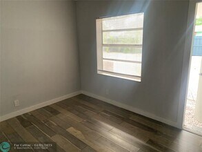 600 NE 46th Ct in Oakland Park, FL - Building Photo - Building Photo
