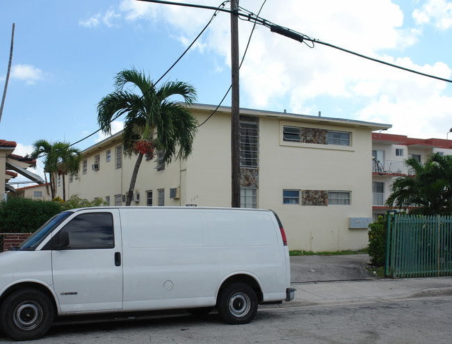 225 SW 18th Ave in Miami, FL - Building Photo - Building Photo