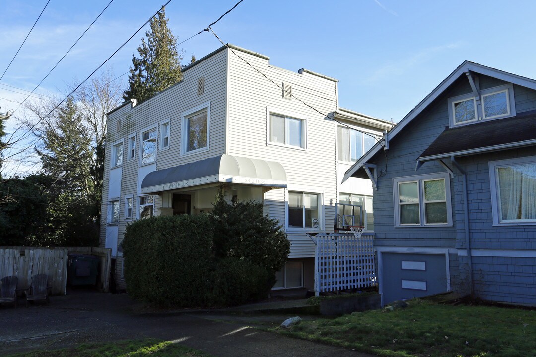 West Hill Apartments in Seattle, WA - Building Photo