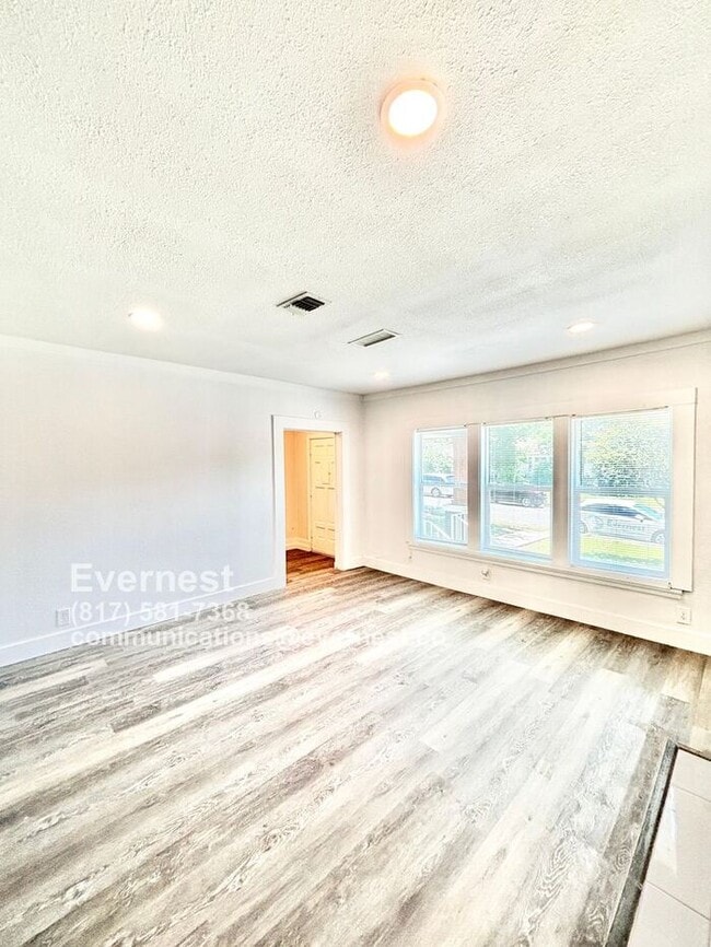 715 W Pembroke Ave in Dallas, TX - Building Photo - Building Photo