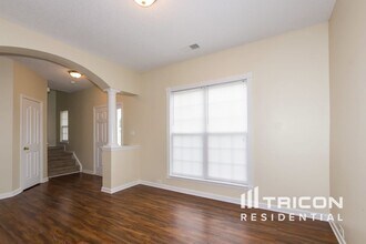 4643 Fox Thorne Dr in Charlotte, NC - Building Photo - Building Photo