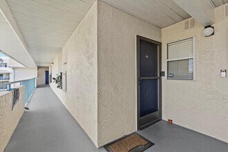 5537 Sea Forest Dr in New Port Richey, FL - Foto de edificio - Building Photo