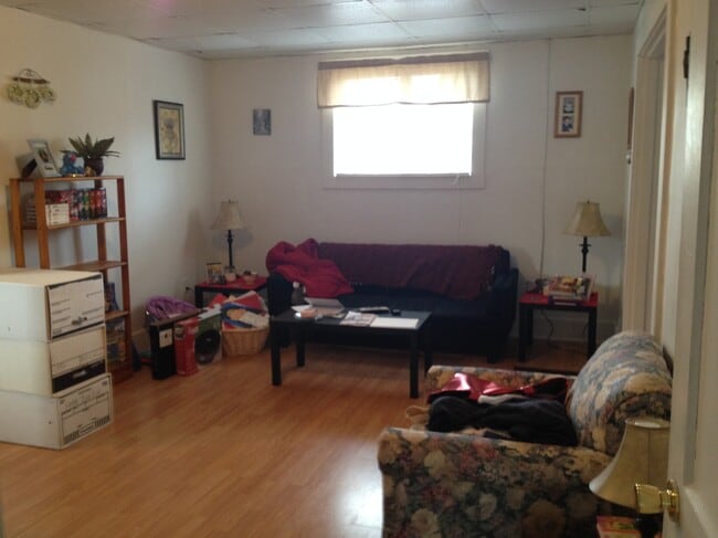 30 N Gordon St, Unit B in Uniontown, PA - Foto de edificio - Building Photo