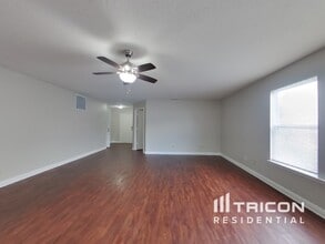 5435 Floating Leaf Dr in Indianapolis, IN - Building Photo - Building Photo